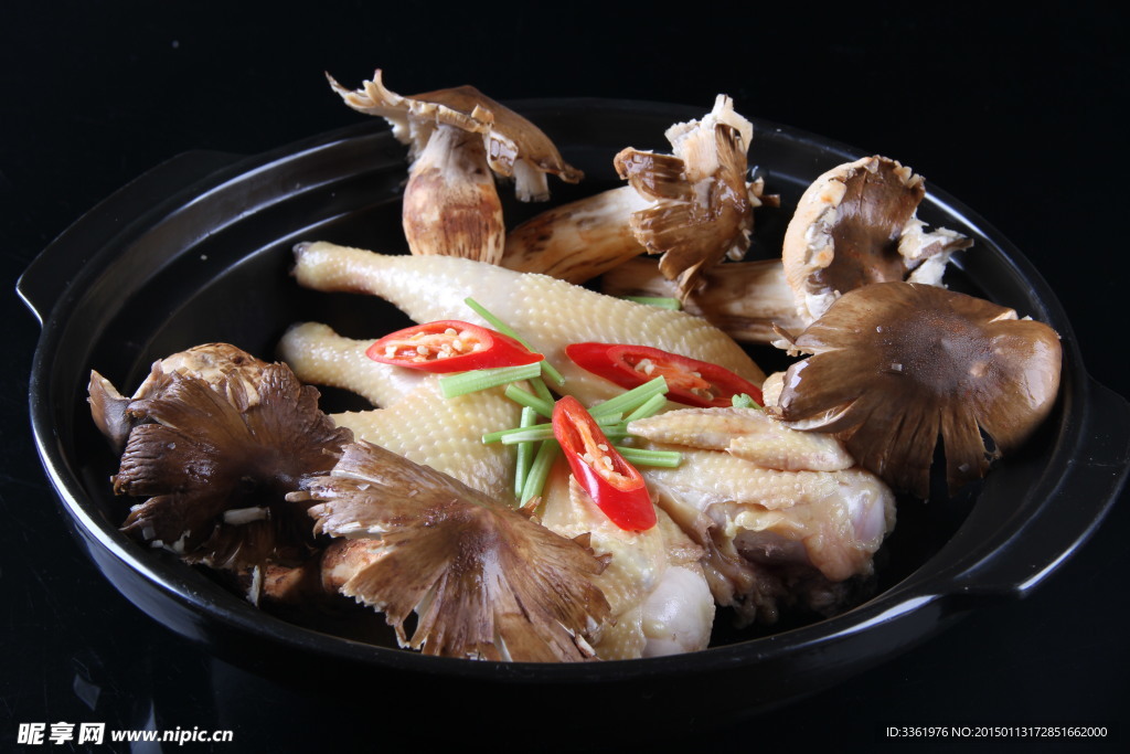 雞縱菌燉清遠(yuǎn)雞