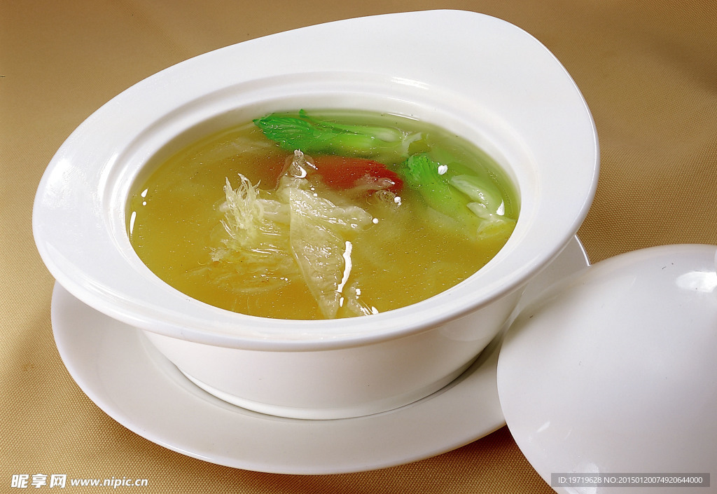 菜膽益肺燉群翅