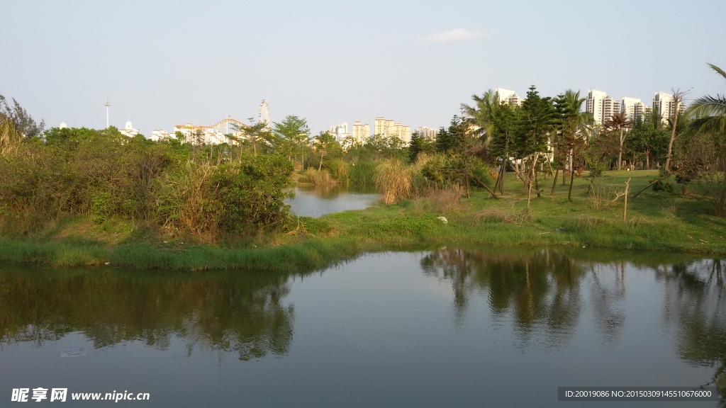 湖畔風(fēng)景