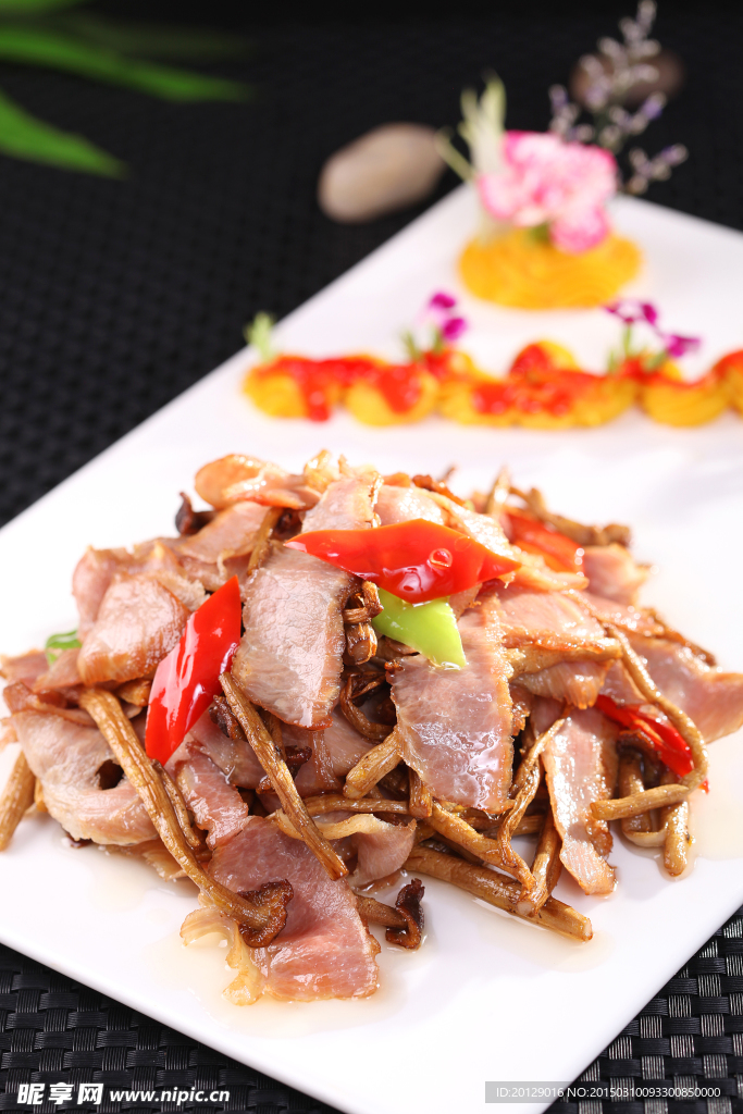 茶樹菇炒爽肉