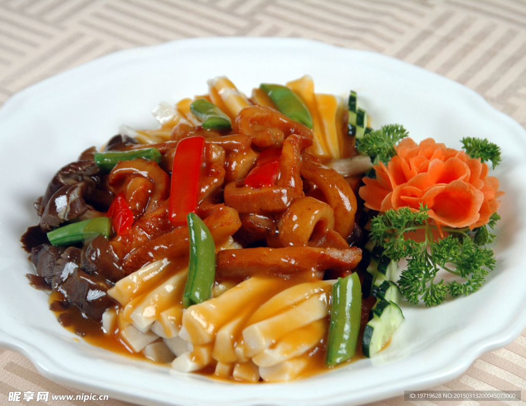 天山菇炒腩絲