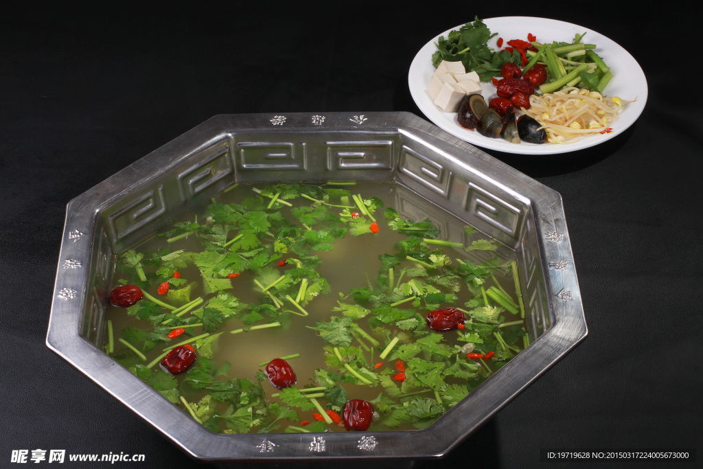 特色清湯鍋