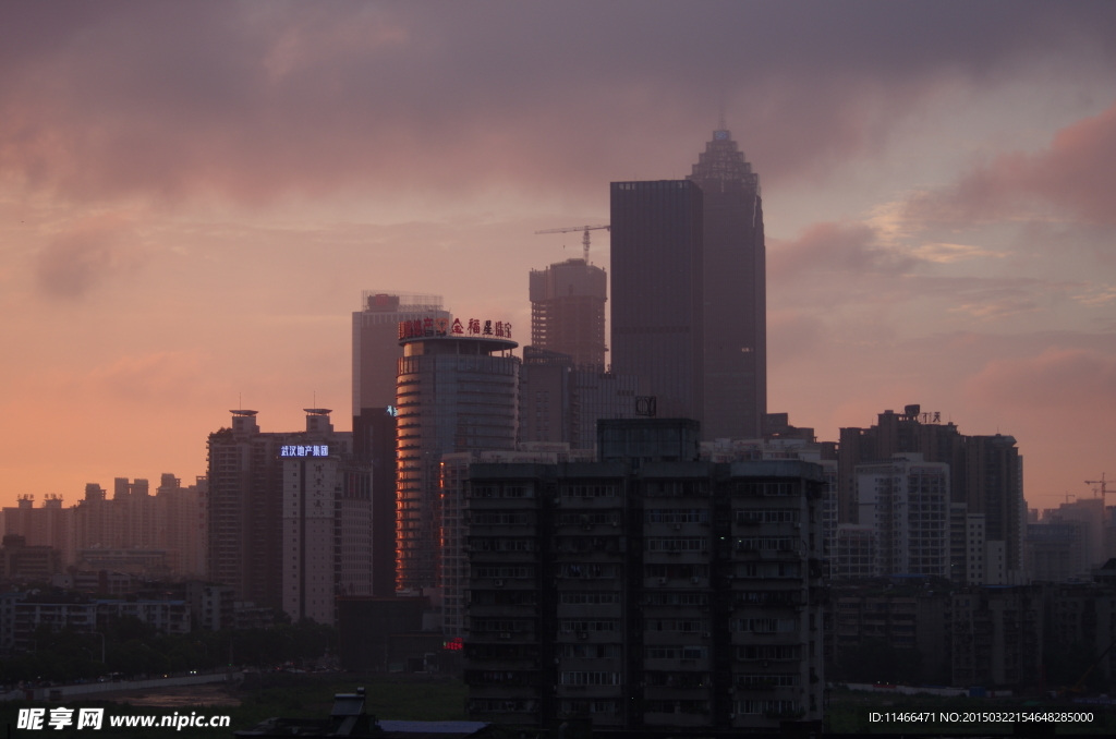 城市夕陽