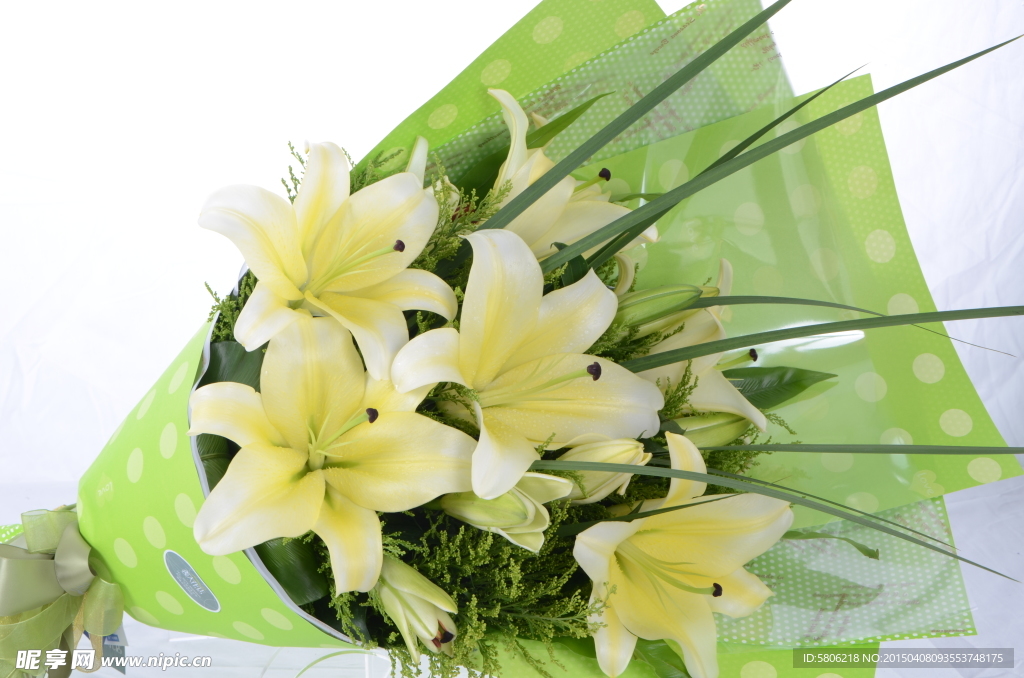 百合花束