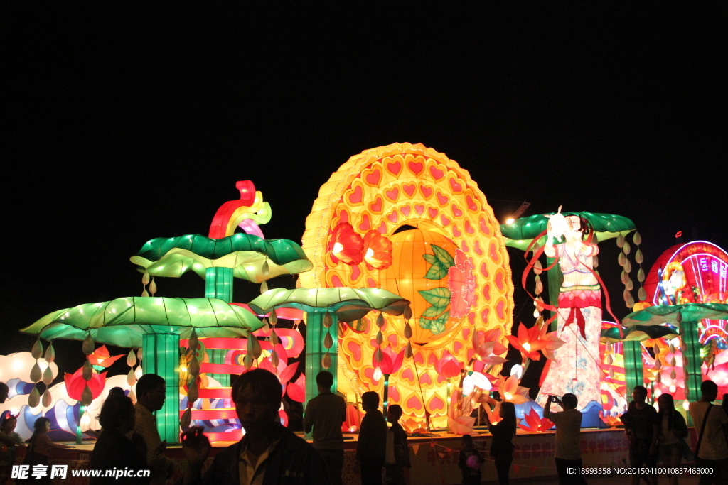 中秋佳節(jié)彩燈夜景實(shí)景照