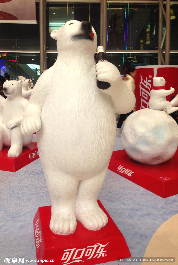 北极熊塑像