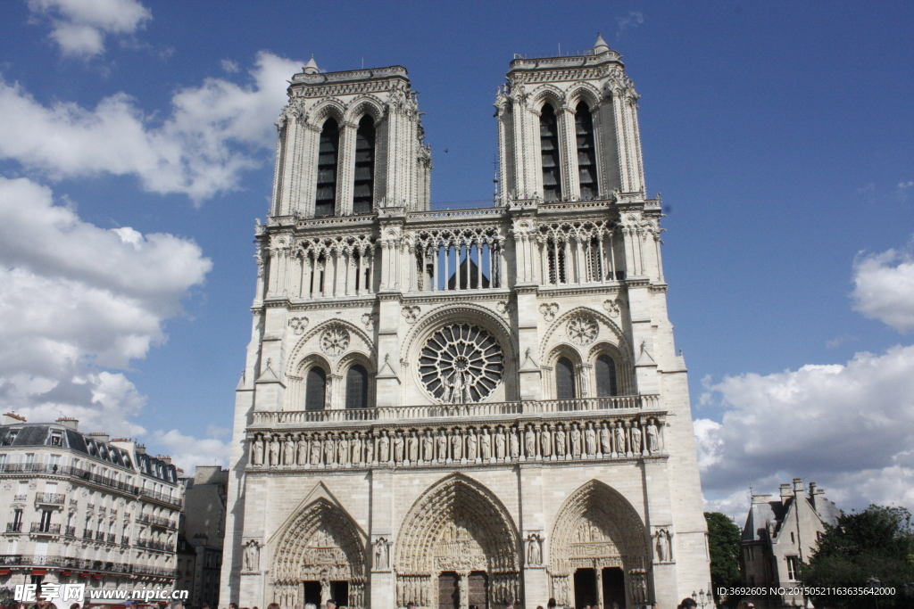 巴黎圣母院正面高清摄影大图