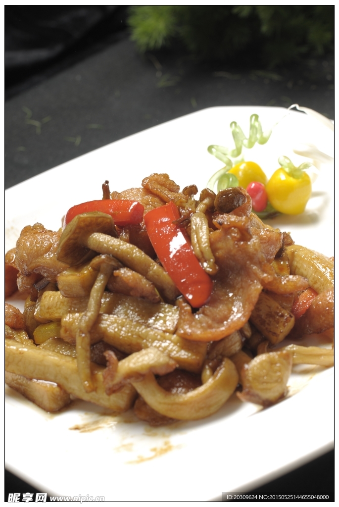 肉青炒野生菌