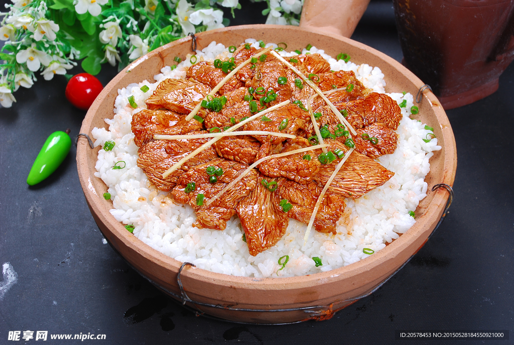 牛肉煲仔飯