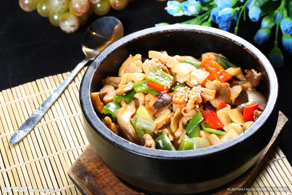 雞腿肉石鍋拌飯