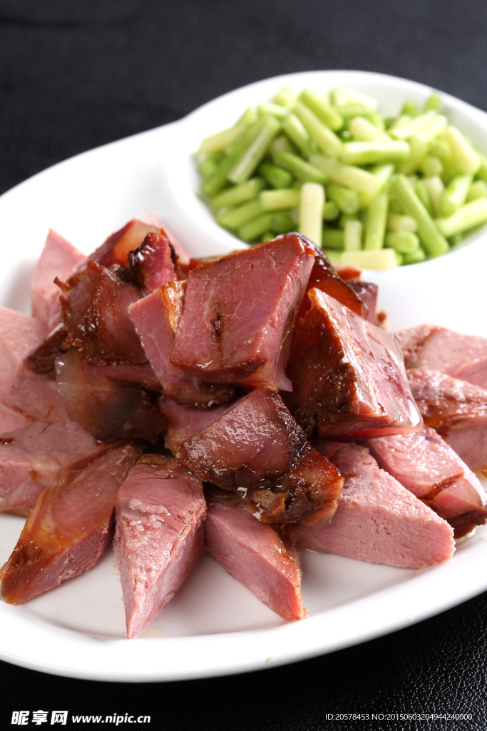 大塊牛肉
