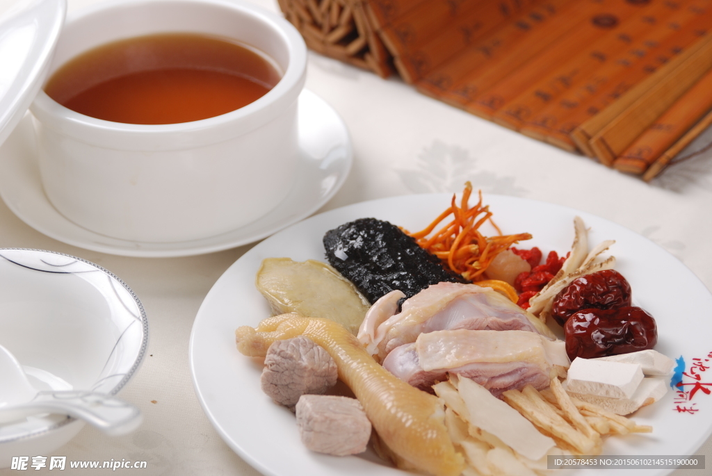 滋補(bǔ)藥膳燉鮑參