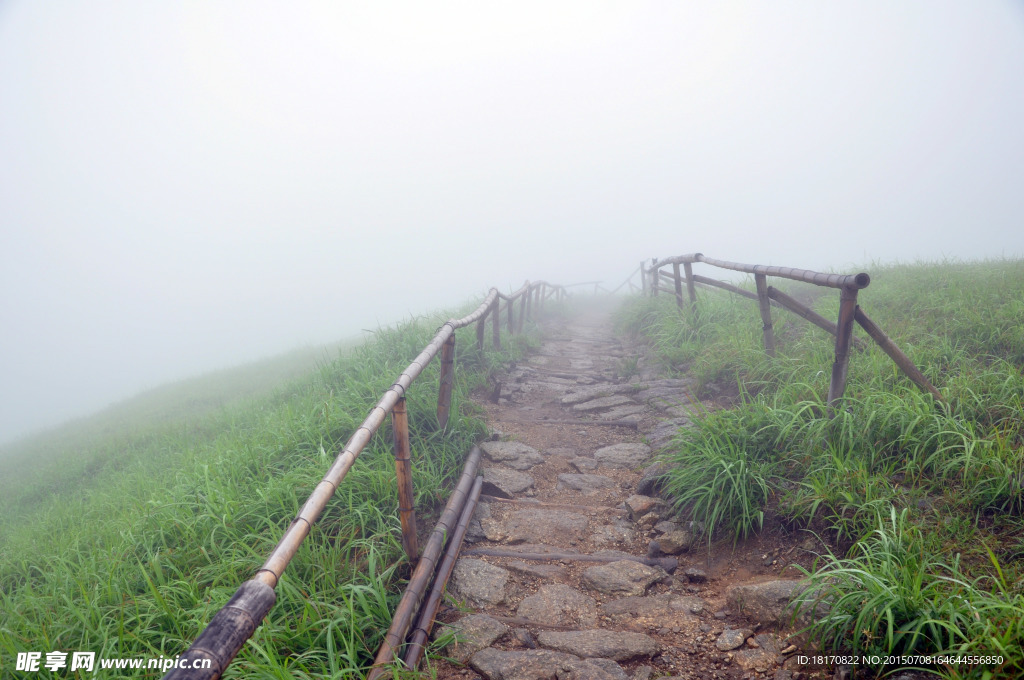 江西武功山道路