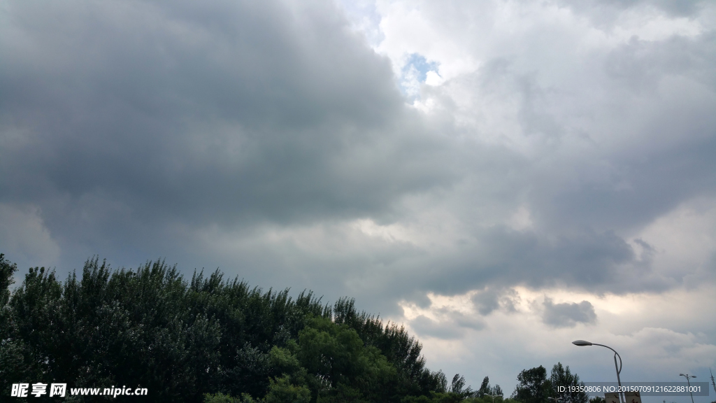 天空中的積雨云