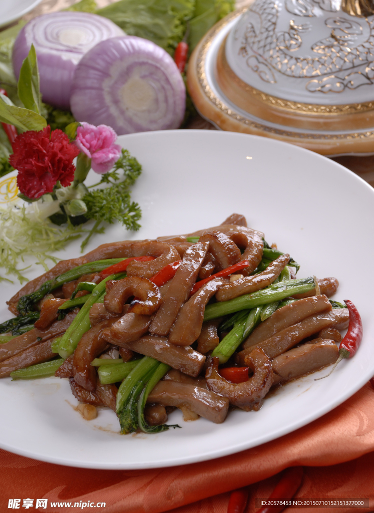 百靈菇爆豬頸肉