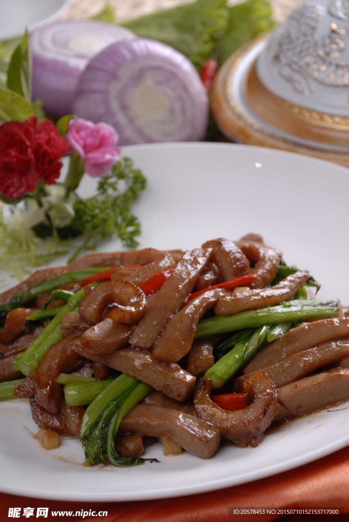 百靈菇爆豬頸肉