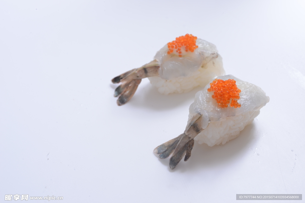 鲜虾鱼籽寿司