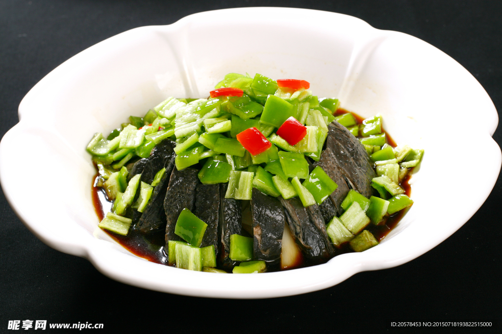 翠椒烏雞