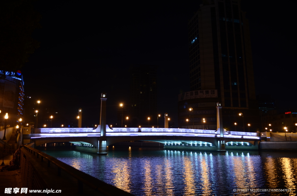 橋梁夜景燈光