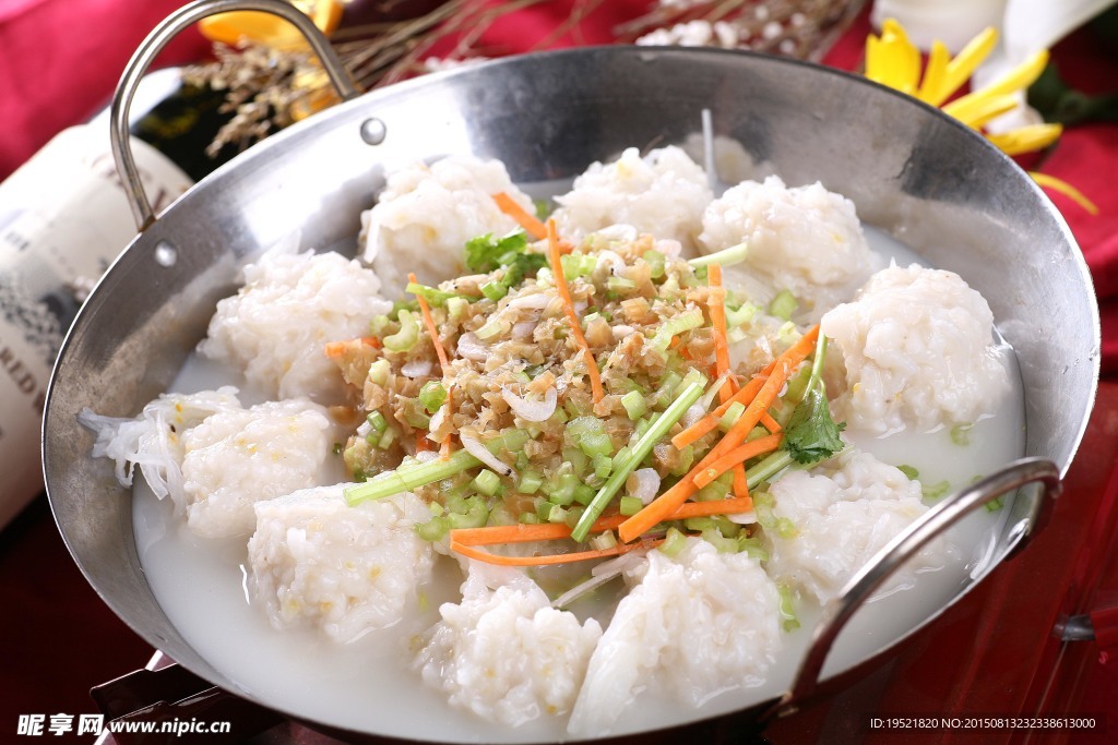 鍋?zhàn)锌图姨}卜魚(yú)丸