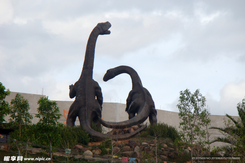 恐龙 雕像 母子