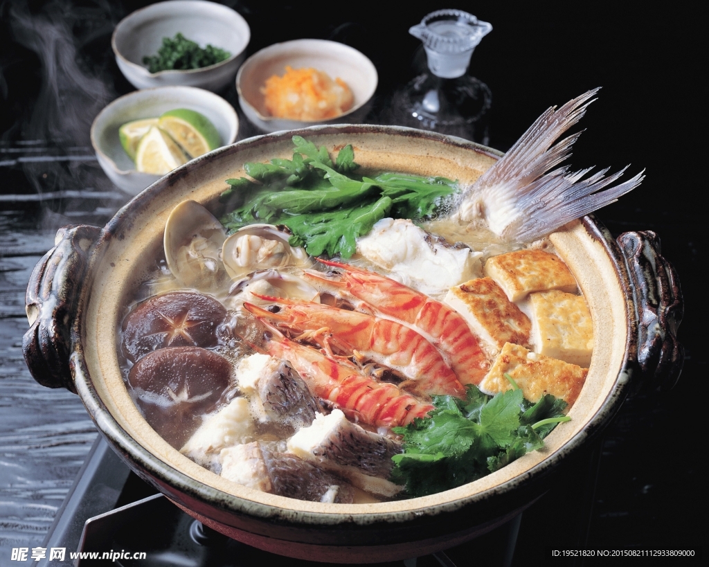 砂锅海鲜鱼虾菇