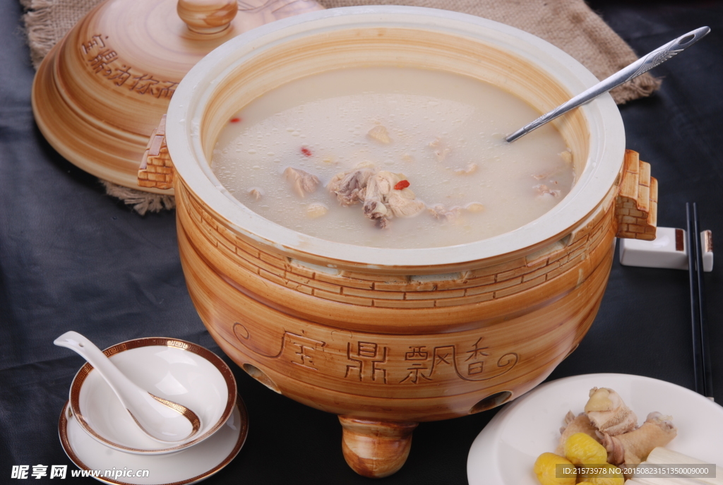 板栗煨蟲草雞