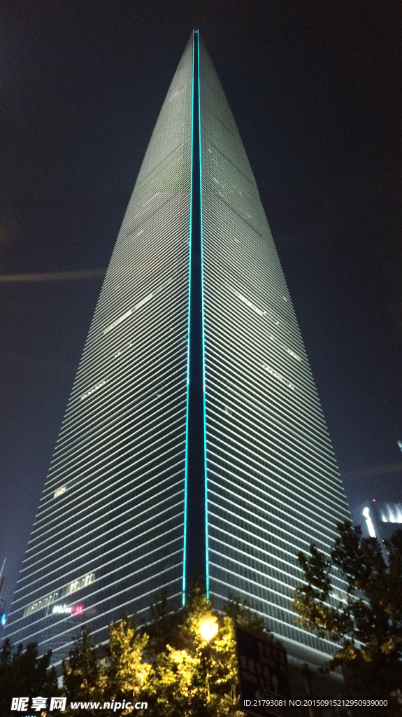 上海环球金融中心侧拍