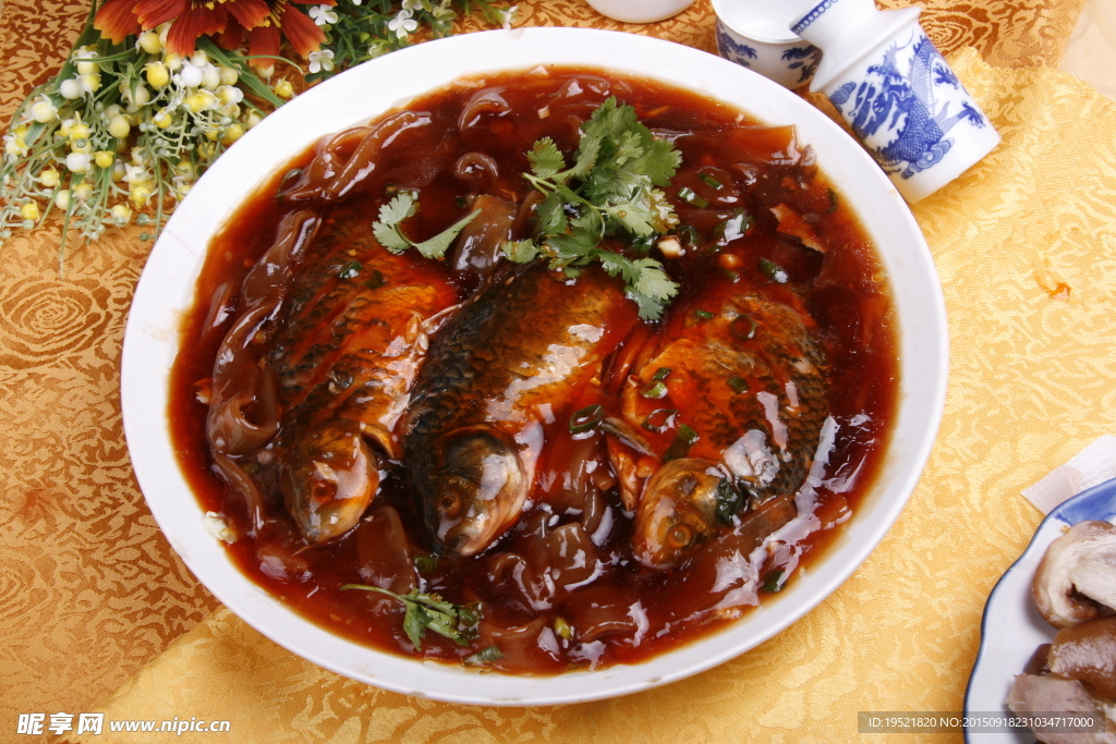 農家河鯽燜寬粉（）