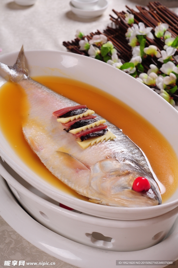 酒釀蒸大鰣魚