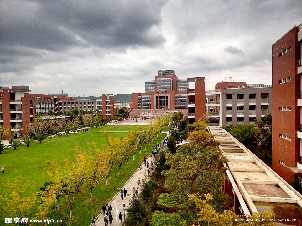 大學(xué)校園風(fēng)景