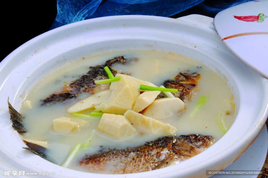 麻竹筍熬鯽魚
