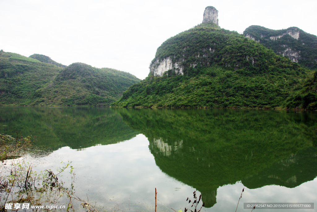 平靜山湖