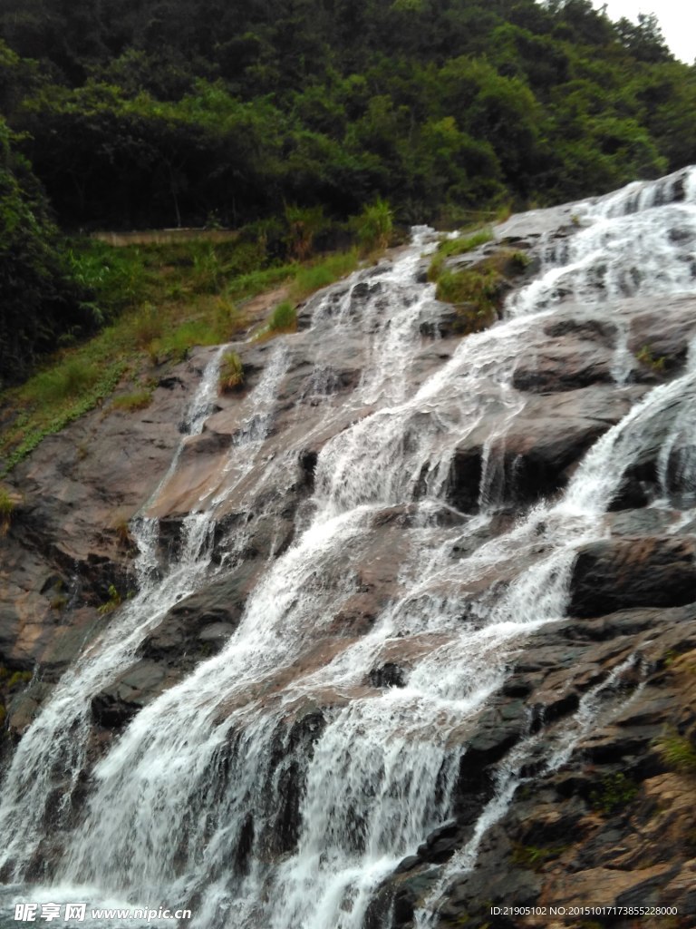 瀑布流水