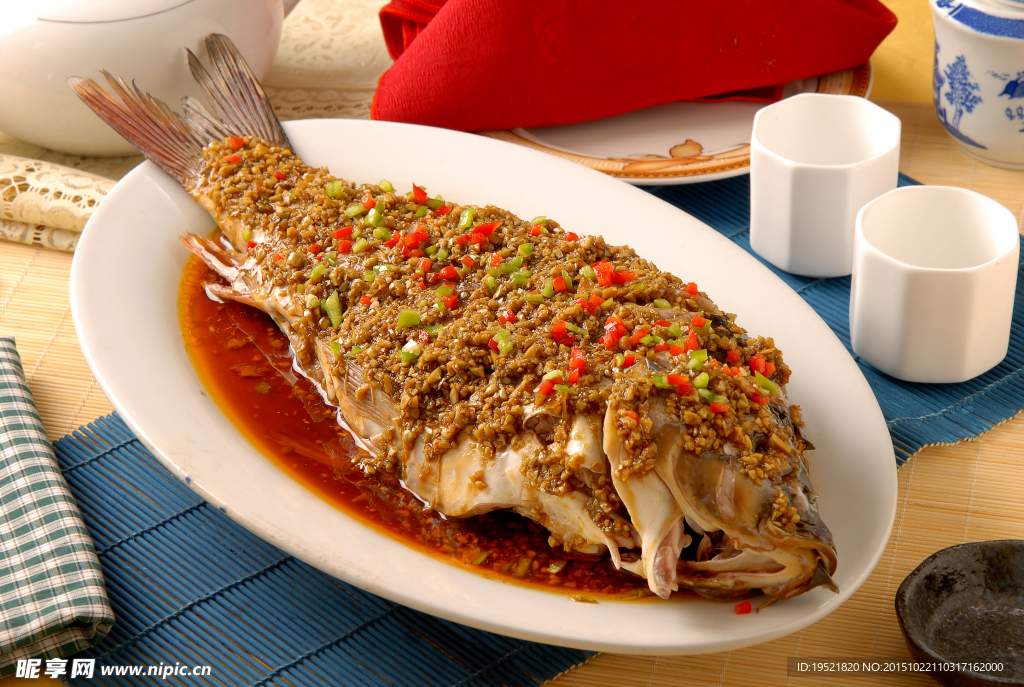 特色蒜泥鯉魚