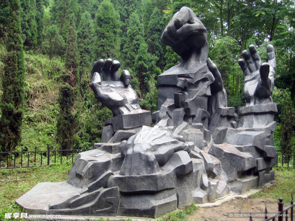 息烽集中营雕塑