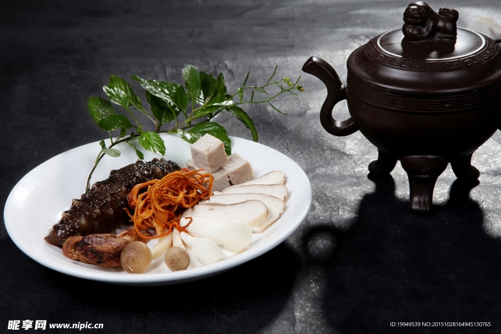 蟲(chóng)草花燉海參