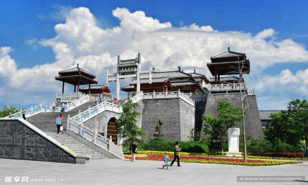 寺廟 藍(lán)天白云