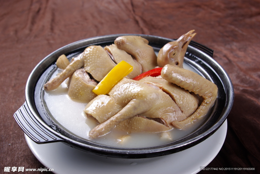 濃湯茶樹菇乳鴿煲