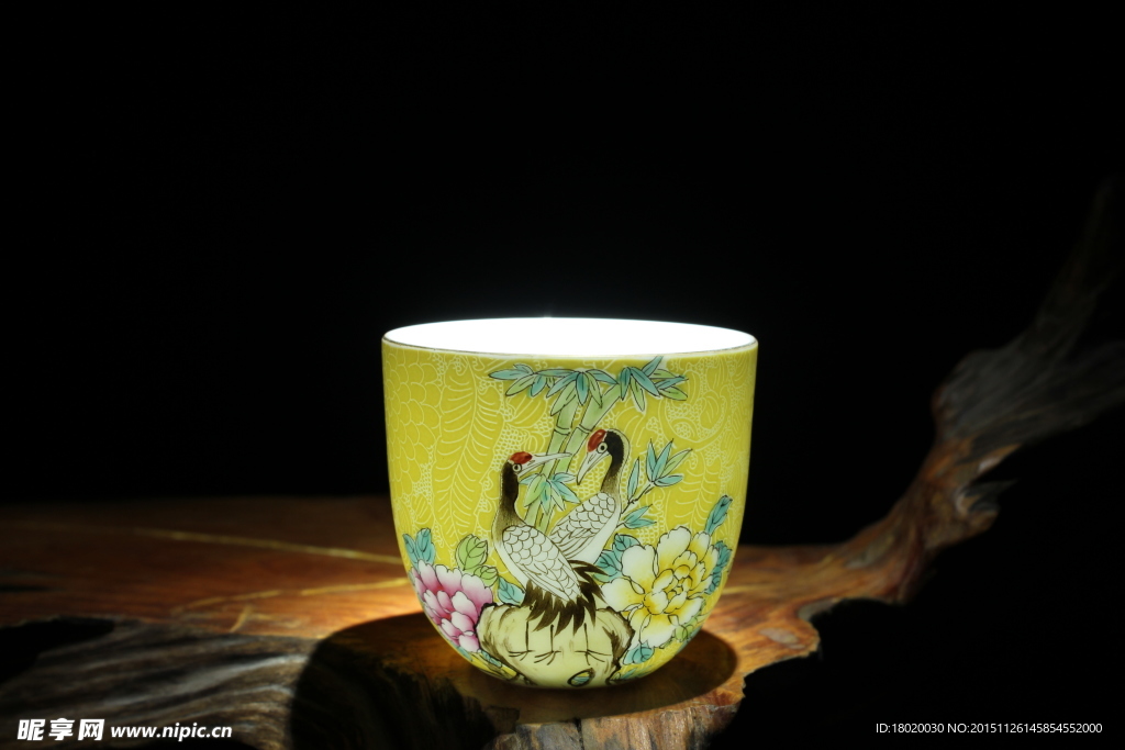 景德鎮(zhèn)扒花粉彩單杯 夜光拍攝效