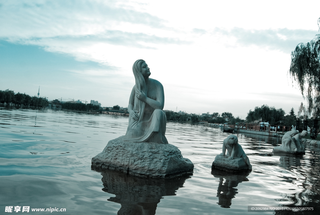 雕塑 浣洗 湖面 长发雕塑