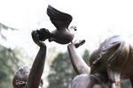 放飞 雕塑 城市雕塑 儿童 鸽