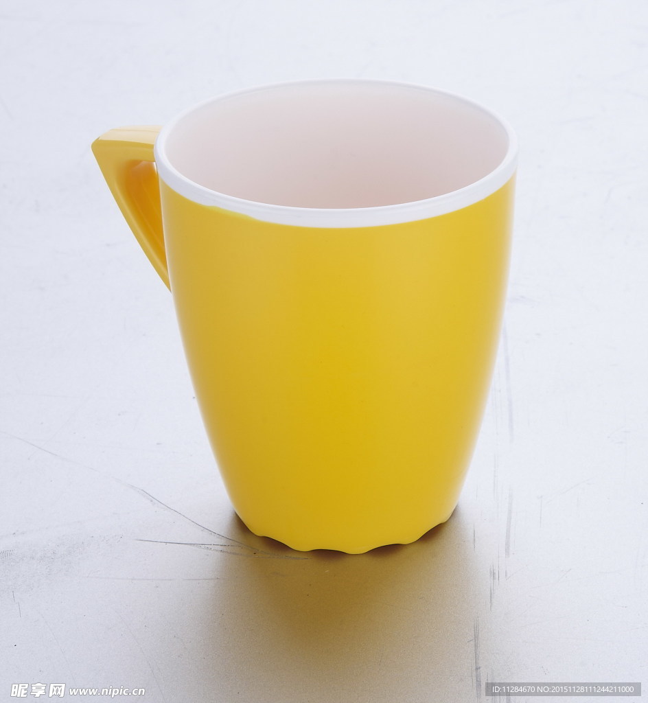 黃色口杯