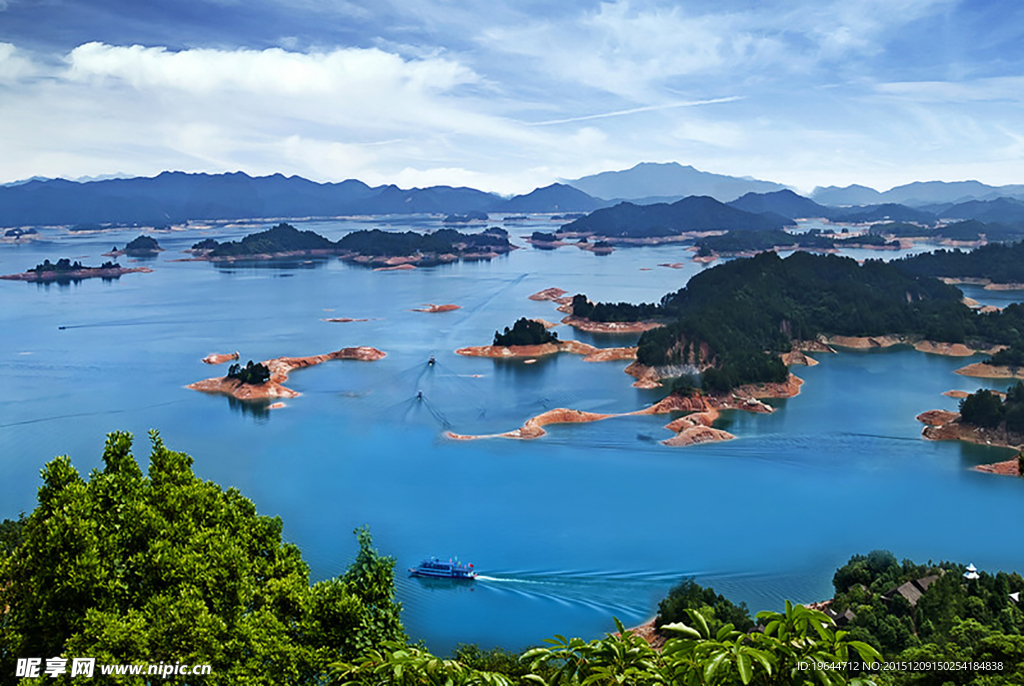 繡麗萬(wàn)綠湖