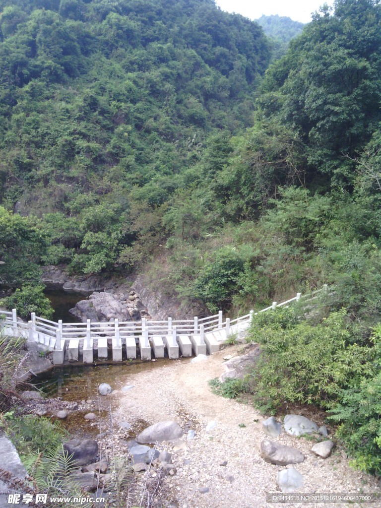 山中小橋