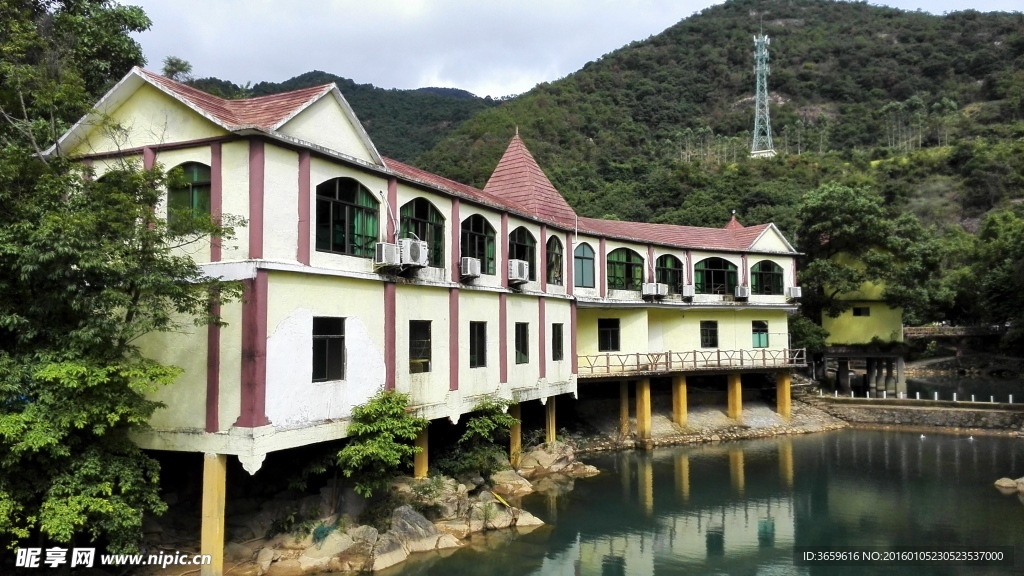 山間建筑