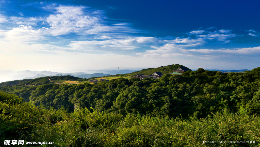 春景山峰