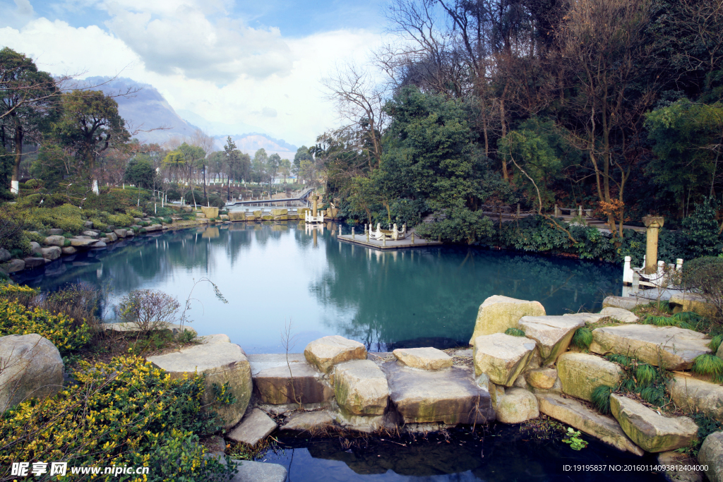 公園湖景