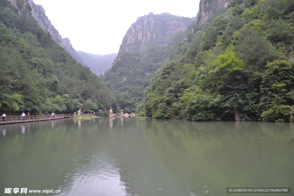 瓊臺湖水山川