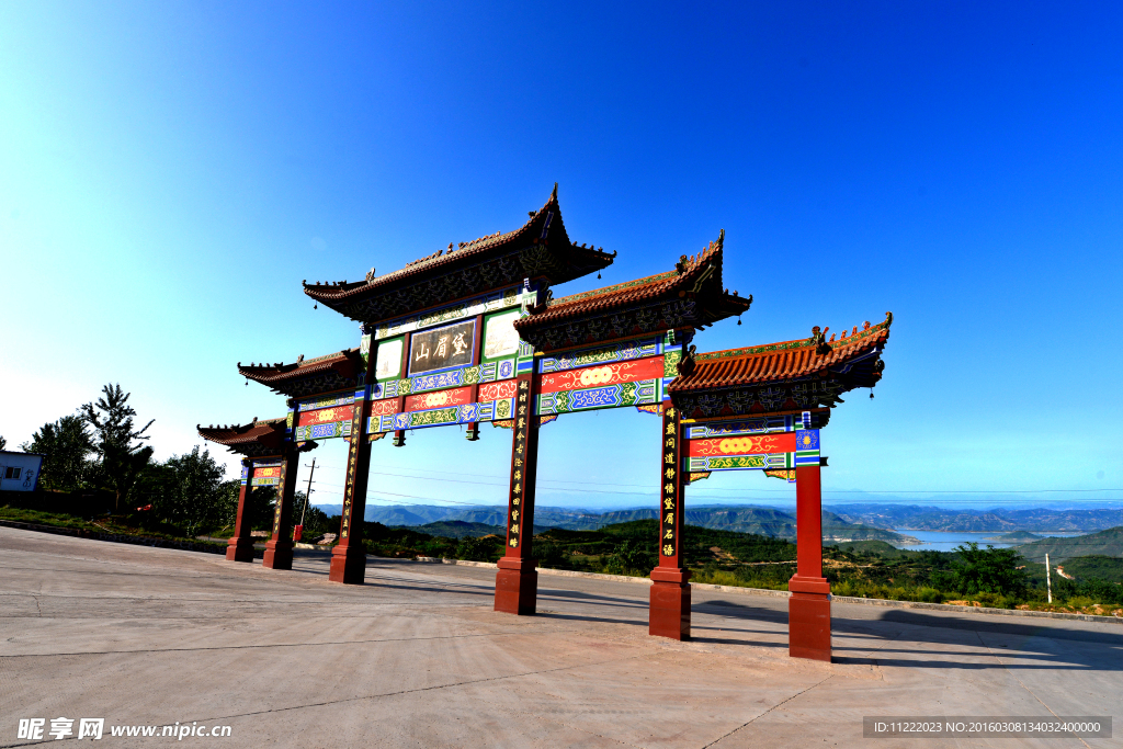 黛眉山景區(qū)迎賓牌坊